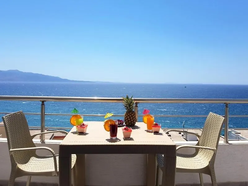 Sea View Vacation Apartment Sarandë