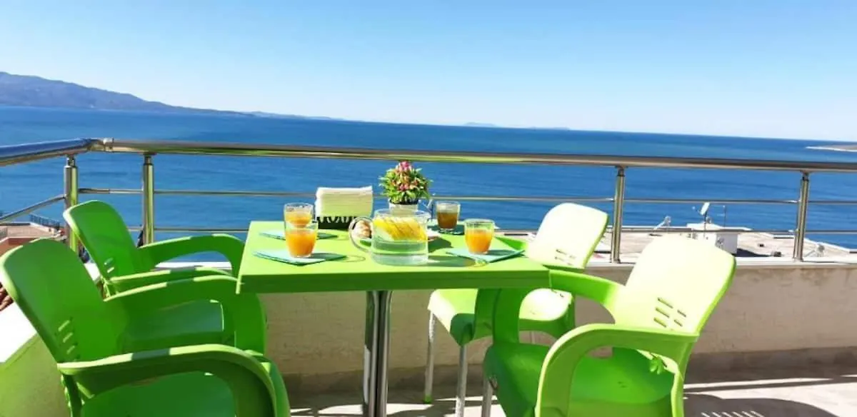 Sea View Vacation Apartment Sarandë
